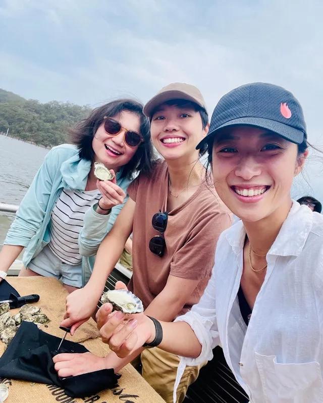 36岁TVB童星相约圈中好友聚会自言没老，离巢嫁外籍男友淡出幕前