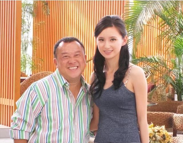 曾志伟的四个孩子：一个名导，一个败家，一个远嫁，一个50岁未婚