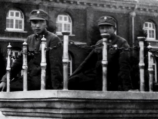 开国少将宣传华国锋,被认为存在政治问题,叶剑英:同意王震意见