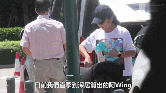 黎明女助手正式升级黎太，晒求婚及结婚钻戒，带三岁漂亮女儿出巡
