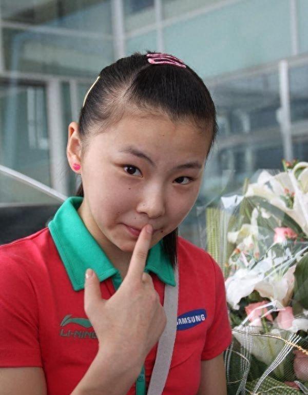 奥运冠军何可欣大婚上热搜！曾与父母住地下室，丈夫离过婚有孩子
