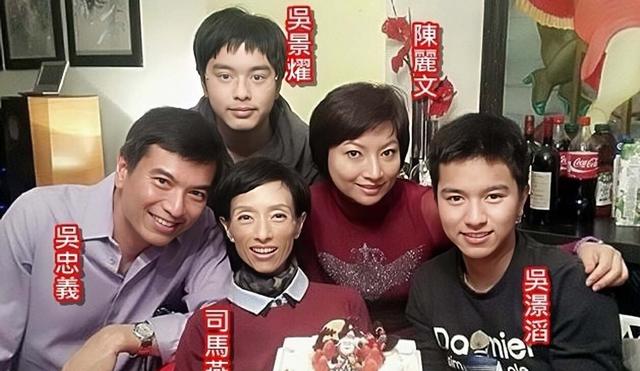 52岁香港女星宣布结婚，想生娃身体不允许，交友软件认识外籍老公