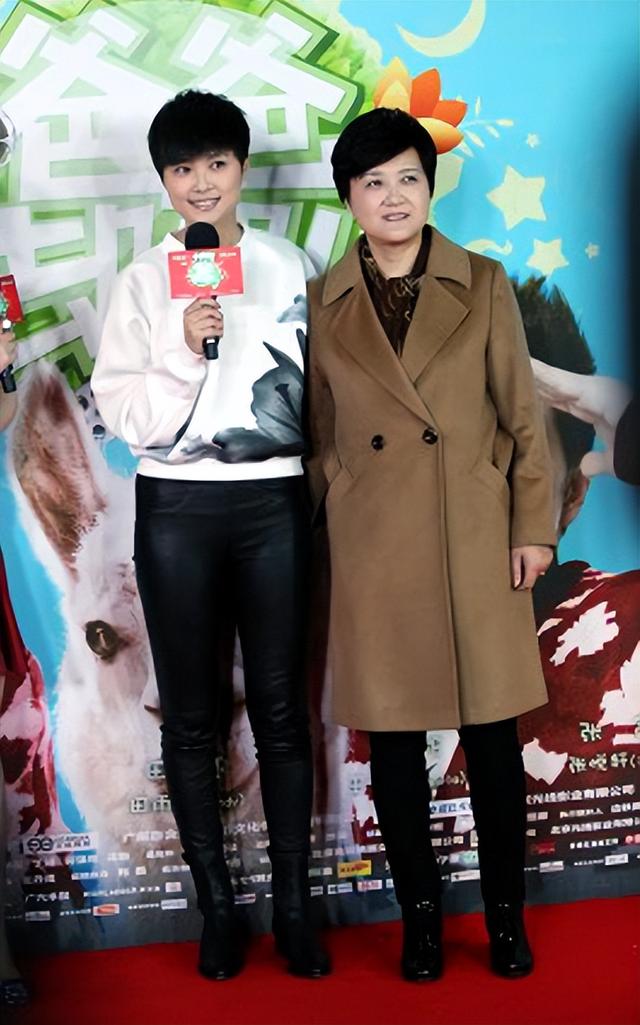 李宇春之母徐圣云：担心女儿的婚事，求媒体放过女儿