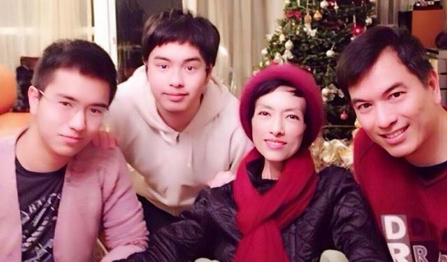 52岁香港女星宣布结婚，想生娃身体不允许，交友软件认识外籍老公