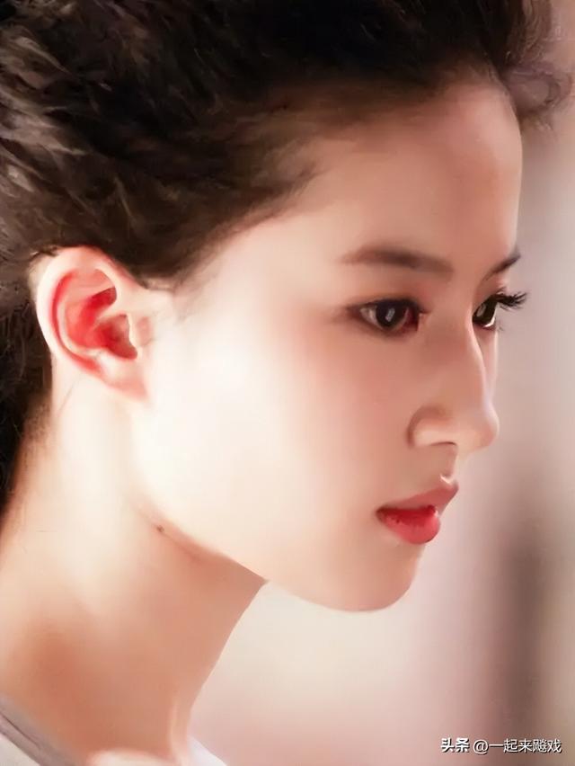 刘亦菲性感大红唇，她的颜值从未输过