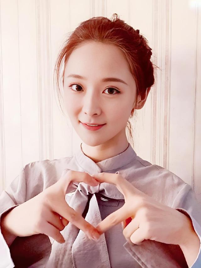 一夜成名的谋女郎”李曼，为何17年后仍被贴上“不温不火”标签？