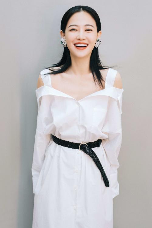 她说过决不参加综艺,今晚却为秦昊破例!现场激情拥吻始于那个“春风沉醉的夜晚”