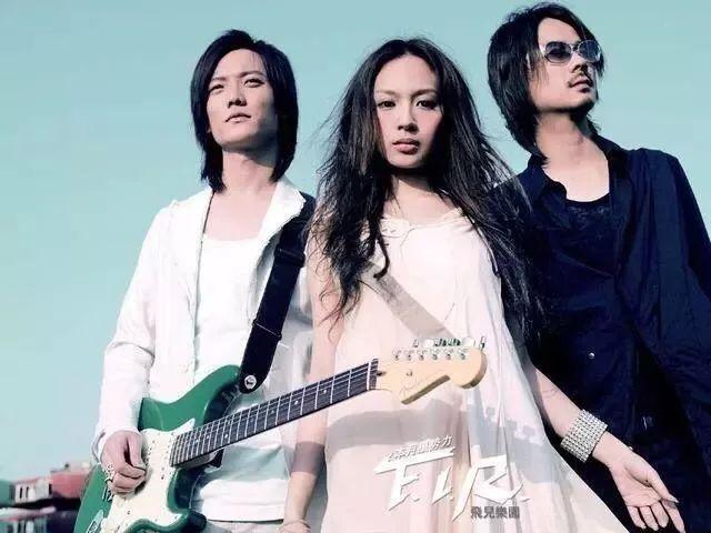 被退团后，飞儿乐队主唱Faye承认与男友分手，网友直呼心疼