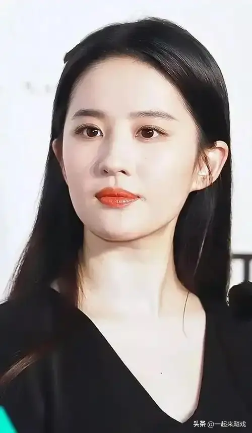 刘亦菲性感大红唇，她的颜值从未输过