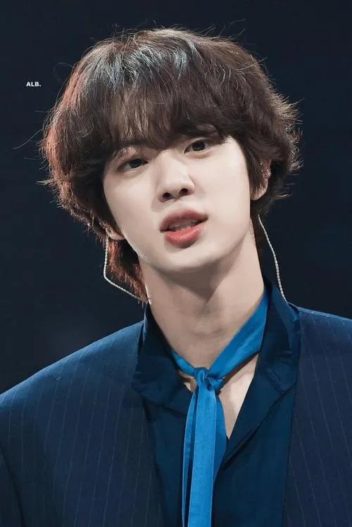 诚邀各位来欣赏“世首雕”金硕珍的美貌