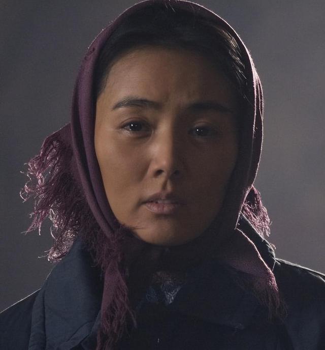 姜宏波：被姜文看中，靠“脱”一举成名，如今51岁为何依旧单身？