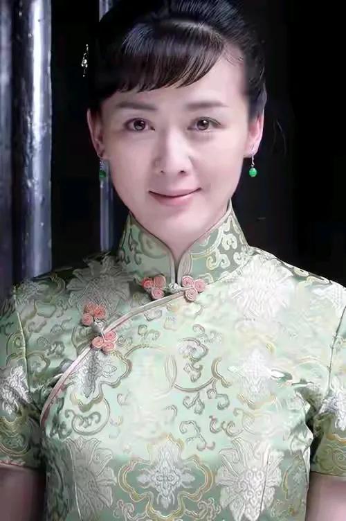 她被前夫一巴掌扇到离婚！二婚嫁世界冠军，如今54岁生活幸福