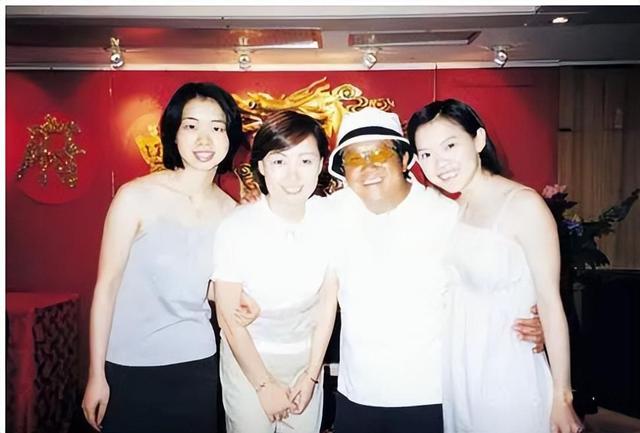 曾志伟的四个孩子：一个名导，一个败家，一个远嫁，一个50岁未婚
