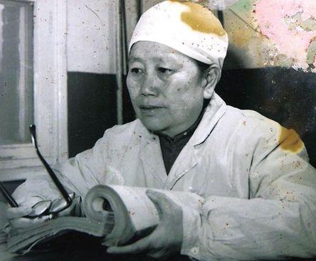 “仁医奶奶”胡佩兰，98岁高龄仍坐诊，从医70年从不开超百元药方