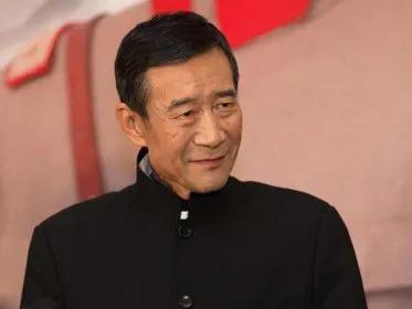 李雪健喉咙怎么了，李雪健声音嘶哑的原因
