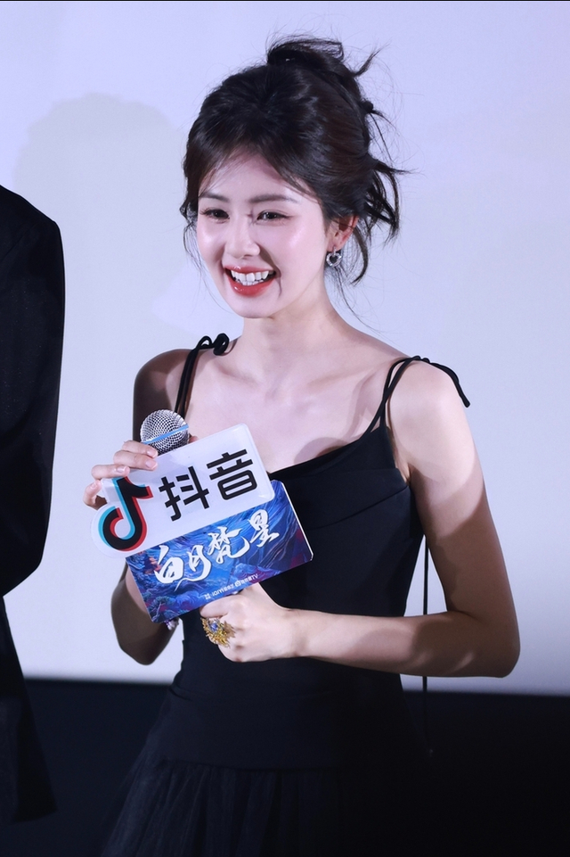 今日快讯!演员白鹿:演艺路上的璀璨蜕变与当下新程