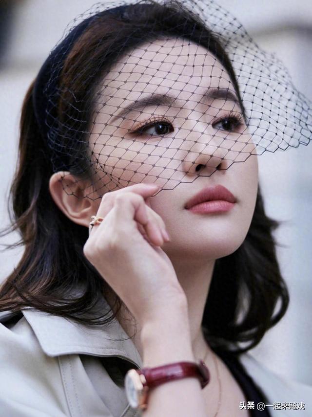 刘亦菲性感大红唇，她的颜值从未输过