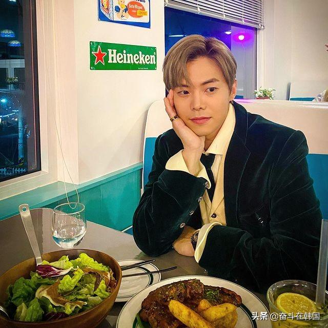 韩国热播剧男主演陷入弃养争议，带宠物上电视只为树立爱动物人设