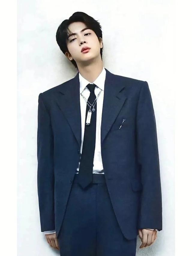 诚邀各位来欣赏“世首雕”金硕珍的美貌