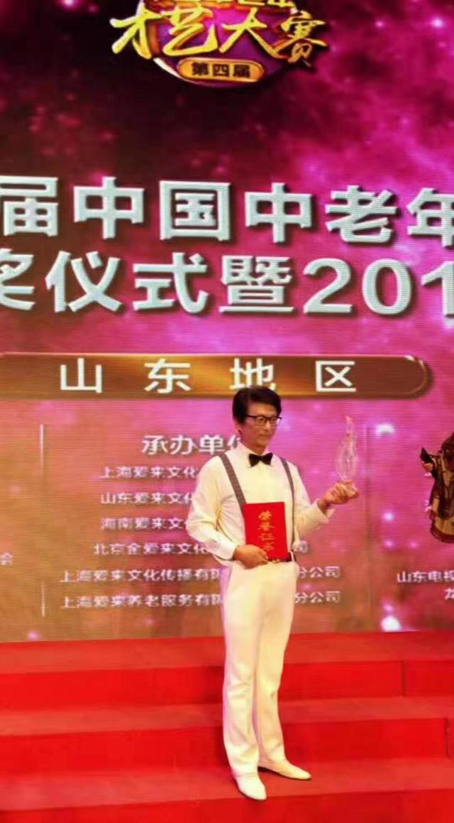年代秀｜从运动服到瑜伽服，他的身上看不到岁月痕迹