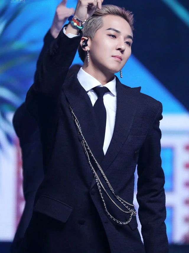 歌手宋旻浩出席警方调查