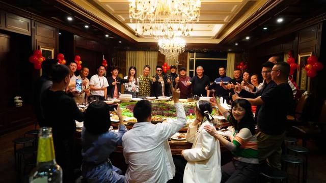 海来阿木携新歌《人生如歌》庆生，圈内好友齐聚送祝福