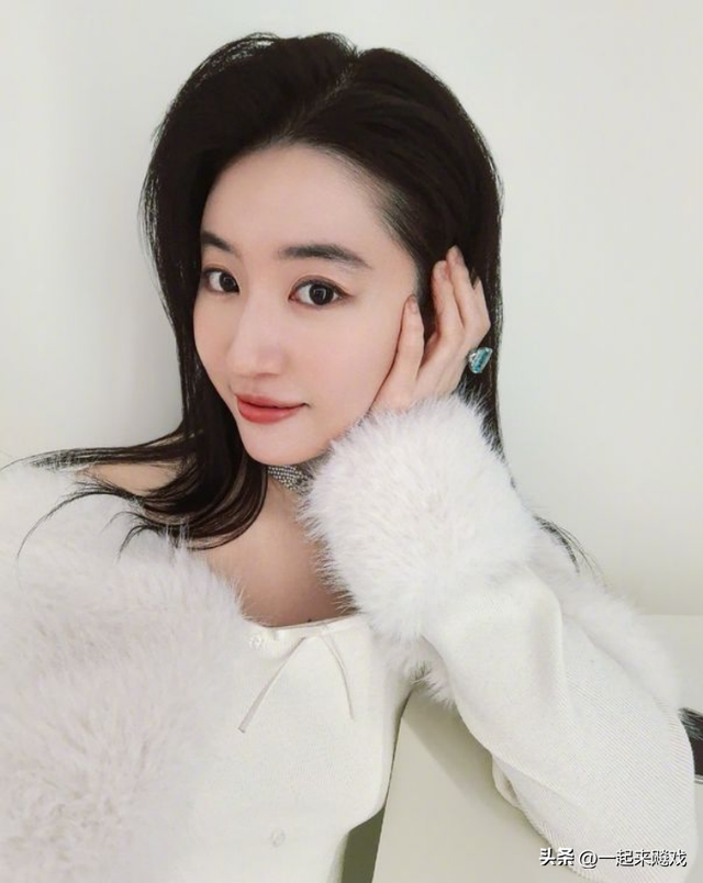 刘亦菲性感大红唇，她的颜值从未输过