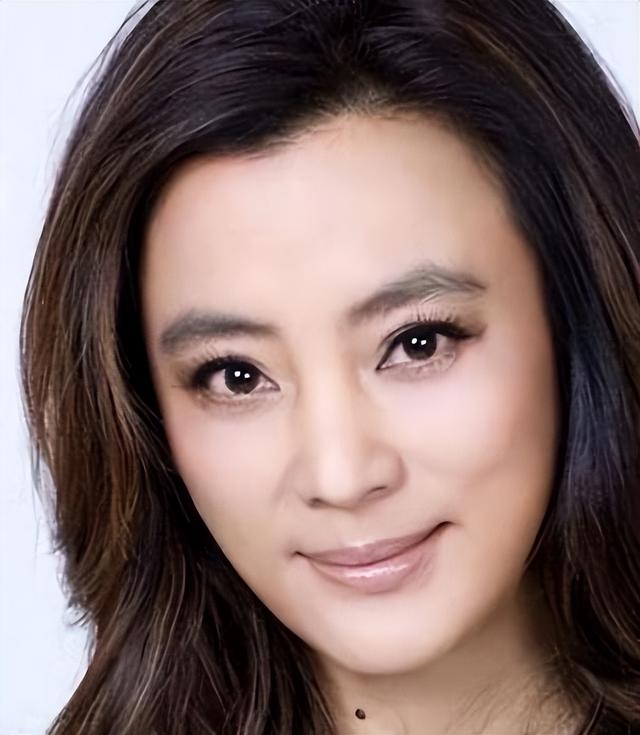 “兔子精”李玲玉，与丈夫分居11年被传离婚，今一家三口很幸福