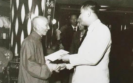 揭秘:武术宗师叶问到底教了李小龙什么?