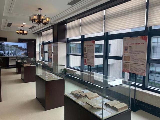 为何共和国是红色的？因为鲜血染红了它