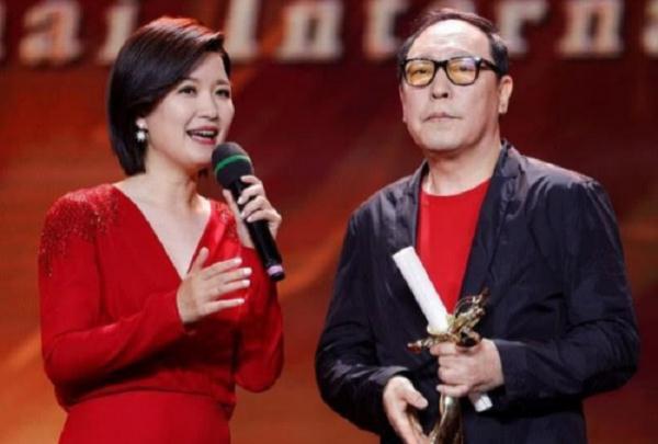 他32岁出道，因长相问题跑了28年龙套，现身价上亿婚姻幸福