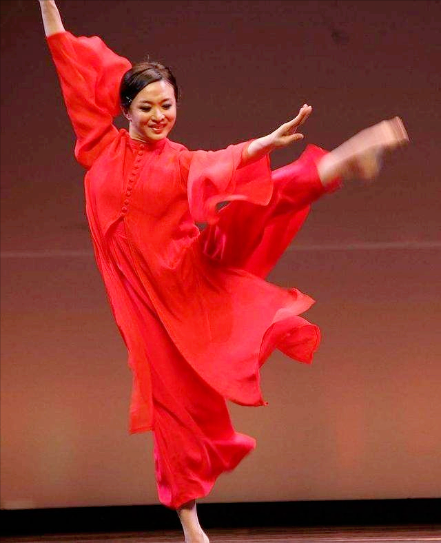 金星:顶着压力从男人变女人,她有3段婚姻两个配偶