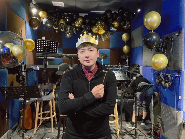 海来阿木携新歌《人生如歌》庆生，圈内好友齐聚送祝福