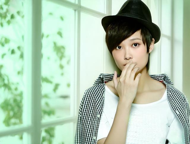 李宇春之母徐圣云：担心女儿的婚事，求媒体放过女儿