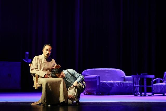 燕京新语丨缺席的鲁贵，在场的灵魂