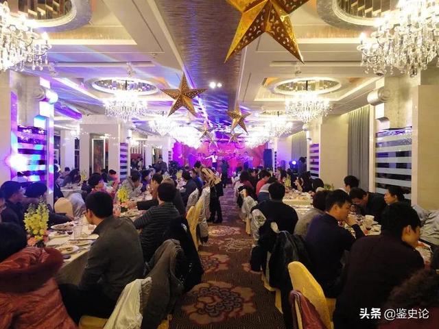 2010年，46岁女老板嫁给27岁男下属，50岁生下3胞胎，后来怎样了