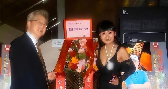 为嫁美国富豪辞职央视，婚后受虐却死不离婚，曹晴如今过得怎样？