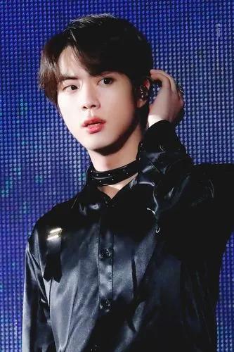 诚邀各位来欣赏“世首雕”金硕珍的美貌