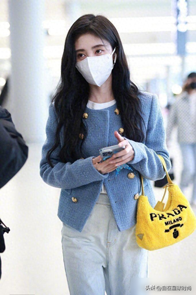 鞠婧祎真是“美丽冻人”！大冬天光腿穿破洞裤走机场，为时髦拼了