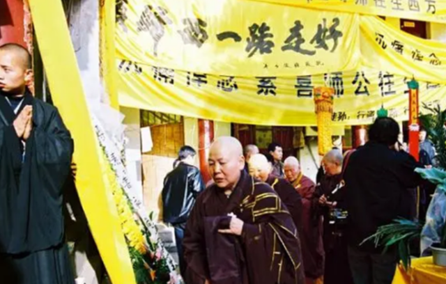 12岁出家为僧，63岁担任少林寺住持，武功盖世被称：少林拳王