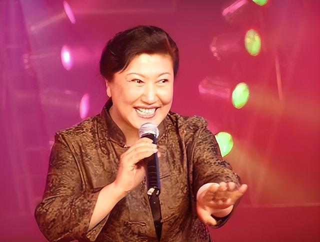 又逢一年新春时，才突然想起：这些春晚的老面孔已经永远地离开了