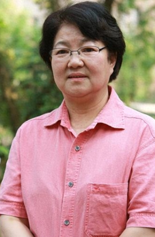 她是最挣钱的女导演，执导首部少儿不宜影片，晚年痛失名导儿子