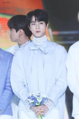 诚邀各位来欣赏“世首雕”金硕珍的美貌