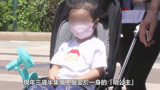 黎明女助手正式升级黎太，晒求婚及结婚钻戒，带三岁漂亮女儿出巡