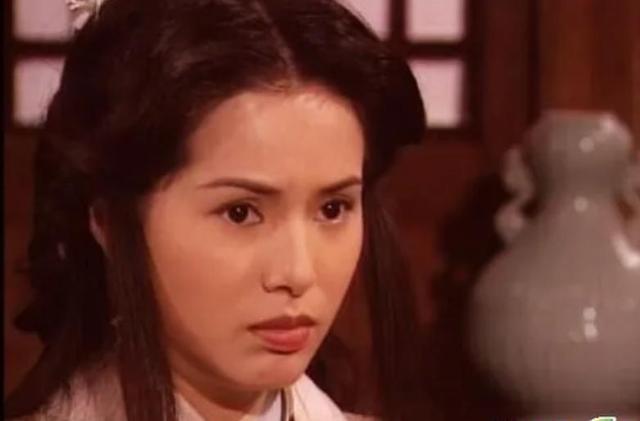 6版《天龙八部》李青萝对比：少时不知舅妈美，只顾看神仙姐姐了