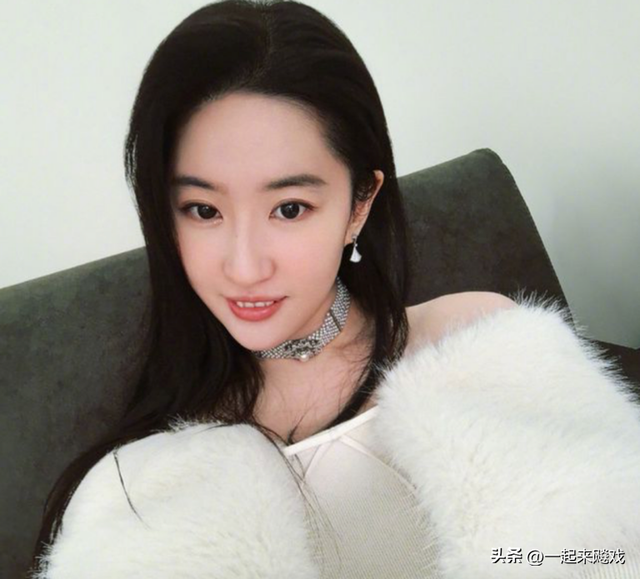 刘亦菲性感大红唇，她的颜值从未输过