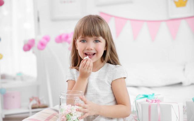 孩子总觉得“我不行”，家长巧用这3招，帮助孩子摆脱自卑心理