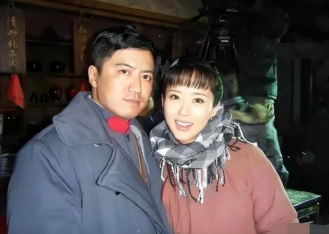 许云帆高大帅气，娶黄志忠前妻何音，将继子视如己出，婚后无儿女
