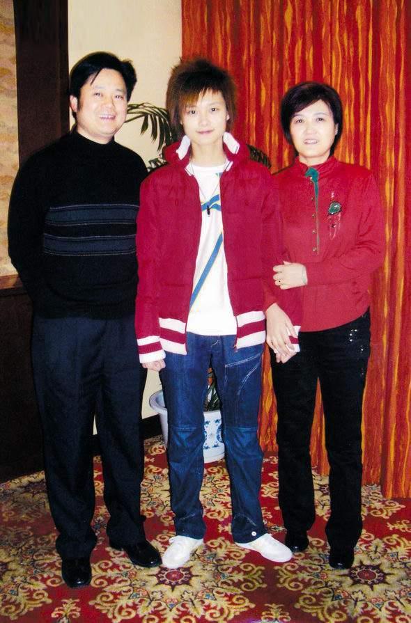 李宇春之母徐圣云：担心女儿的婚事，求媒体放过女儿