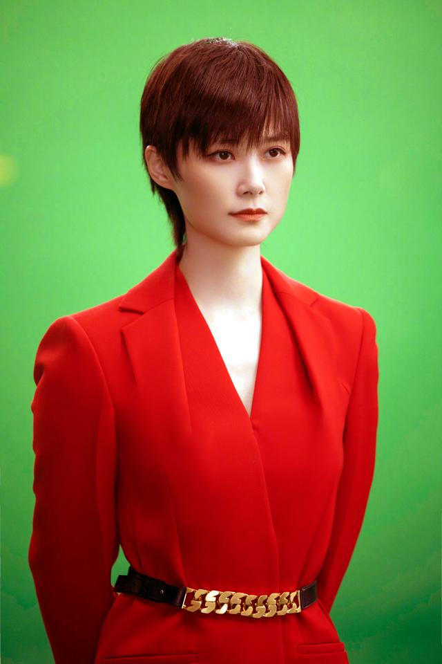 李宇春之母徐圣云：担心女儿的婚事，求媒体放过女儿